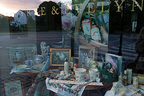 Victoria's shop window, Lyngby Hovedgade 9A
